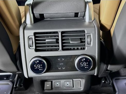 New 2026 Land Rover Discovery Limited Edition image 27