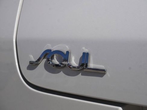 Used 2021 Kia Soul S FWD image 19