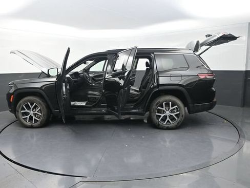 Used 2025 Jeep Grand Cherokee L Limited AWD/4WD image 33
