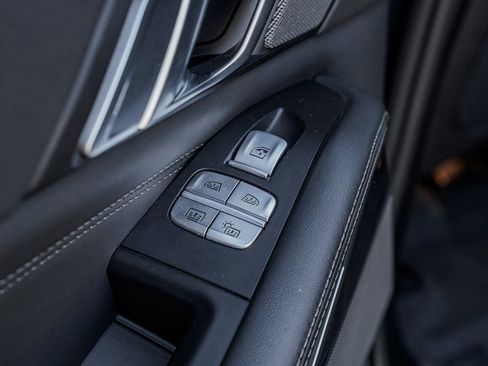 Used 2023 BMW X7 M60i image 20