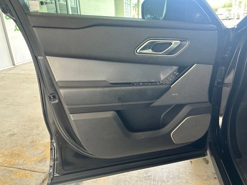 Used 2019 Land Rover Range Rover Velar R-Dynamic SE AWD/4WD image 42