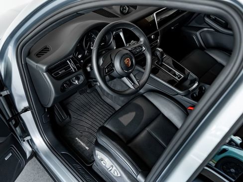 Certified 2026 Porsche Macan AWD/4WD image 4