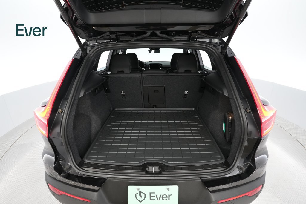 Used 2024 Volvo XC40 Recharge Core w/ Protection Package Premier AWD/4WD image 8