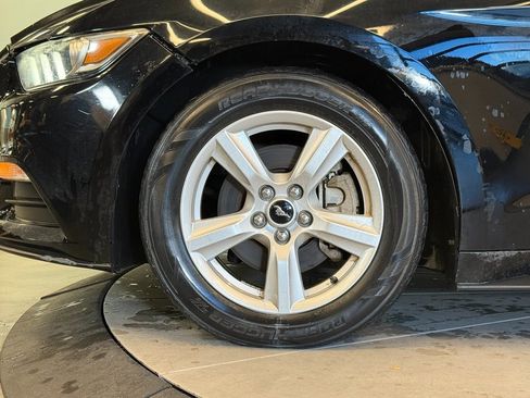 Used 2017 Ford Mustang Coupe image 23