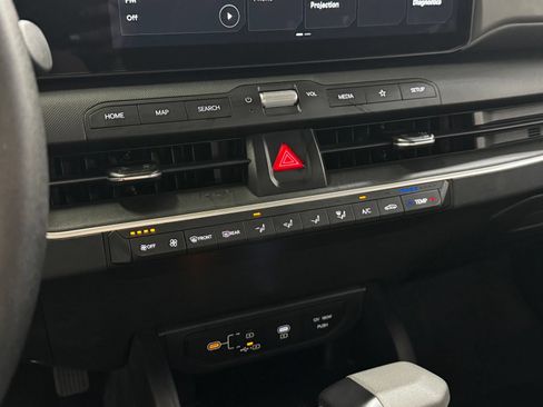 Used 2025 Kia K4 FWD image 17