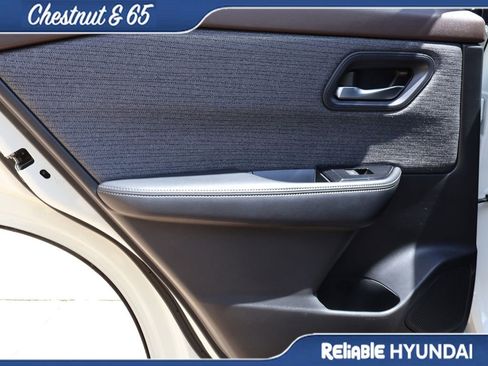 Used 2023 Nissan Rogue SV AWD/4WD image 17