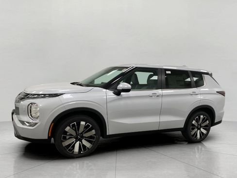 New 2026 Mitsubishi Outlander SE image 8