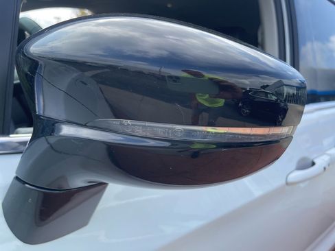 Used 2024 Chrysler Pacifica Select image 7