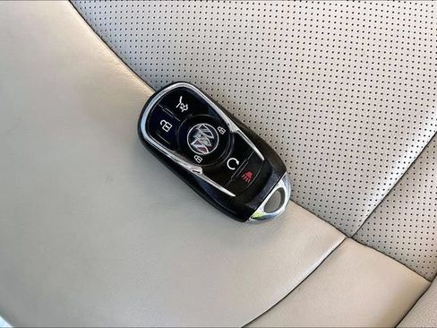 Used 2021 Buick Enclave Essence w/ Sound and Sites Package AWD/4WD image 11
