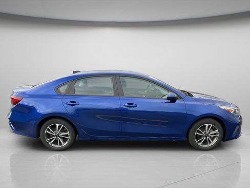 Used 2023 Kia Forte LXS image 8