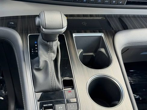 Certified 2024 Toyota Sienna Limited FWD image 28