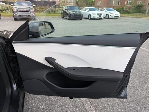 Used 2025 Tesla Model 3 Long Range image 26