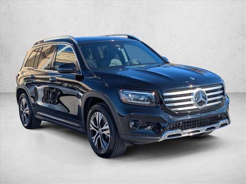 Used 2025 Mercedes-Benz GLB 250 image 2