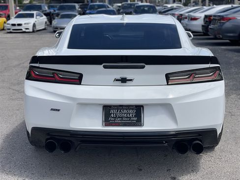 Used 2016 Chevrolet Camaro SS RWD image 8