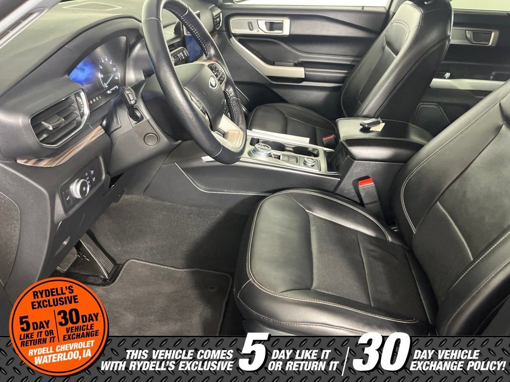 Used 2021 Ford Explorer Limited w/ Equipment Group 301A AWD/4WD image 16