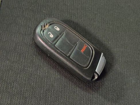 Used 2020 Jeep Cherokee Latitude Plus AWD/4WD image 32
