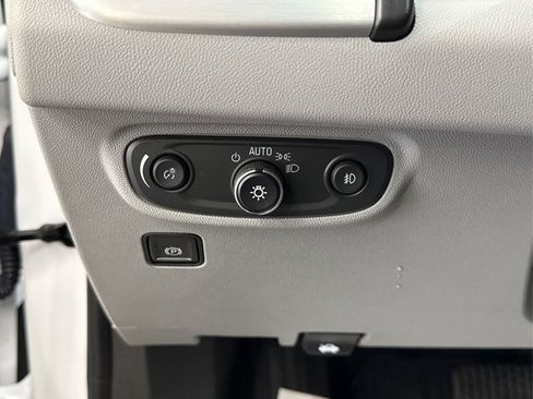 Used 2024 GMC Terrain SLT image 26