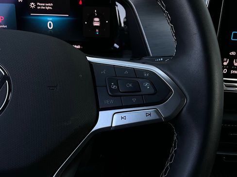 Used 2025 Volkswagen Atlas Cross Sport SE image 36