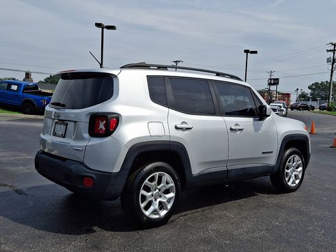 Used 2016 Jeep Renegade Latitude AWD/4WD image 6