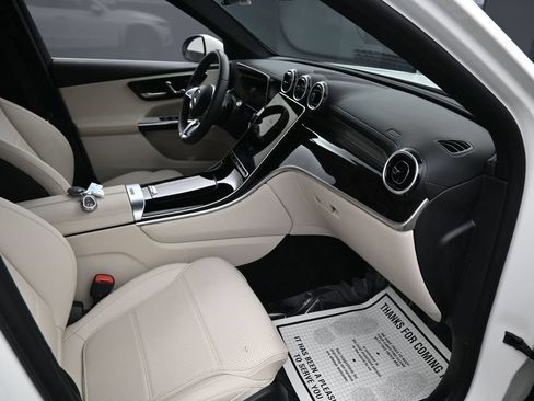 Used 2025 Mercedes-Benz GLC 300 4MATIC image 31