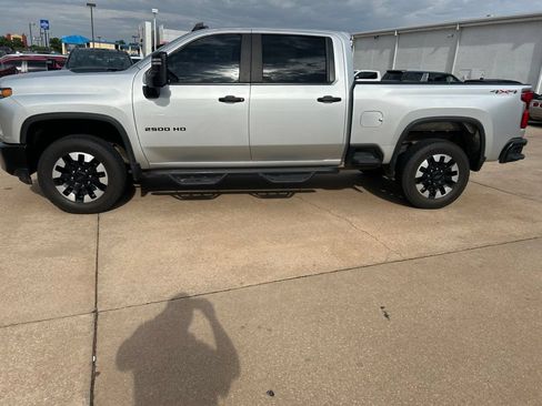 Used 2020 Chevrolet Silverado 2500 Custom w/ Custom Convenience Package AWD/4WD image 2