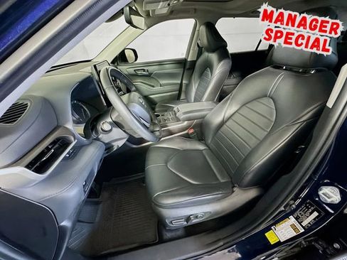Used 2022 Toyota Highlander XLE AWD/4WD image 12