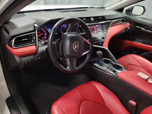 Used 2019 Toyota Camry XSE FWD image 13