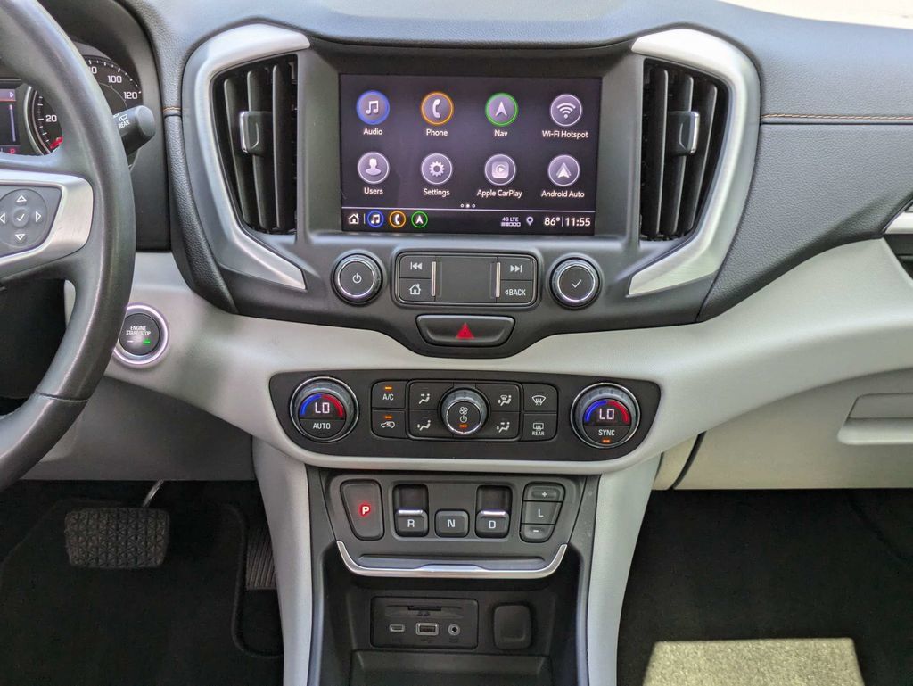 Certified 2024 Cadillac XT4 Luxury w/ Cold Weather Package FWD image 17