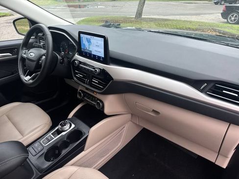 Certified 2022 Ford Escape SEL AWD/4WD image 36