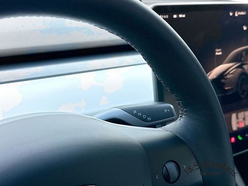 Used 2023 Tesla Model Y Performance image 21