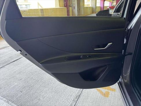 Used 2023 Hyundai Elantra SEL w/ Preferred Accessory Package FWD image 12