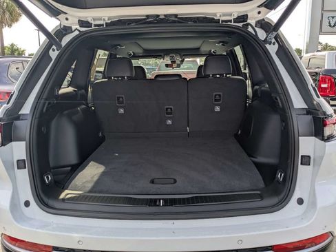 Used 2026 Jeep Grand Cherokee Limited RWD image 11