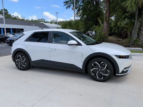 Certified 2022 Hyundai Ioniq 5 SE w/ Cargo Package RWD image 3
