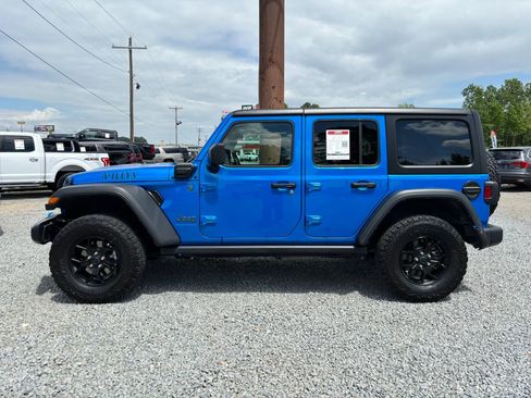 Used 2024 Jeep Wrangler Unlimited image 2