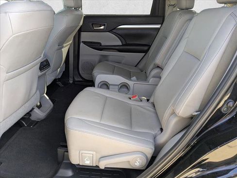 Used 2019 Toyota Highlander XLE image 20