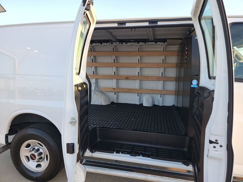 Used 2024 GMC Savana 2500 w/ Driver Convenience Package image 14