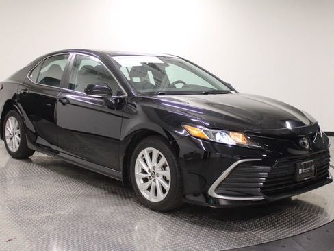Used 2023 Toyota Camry LE w/ Convenience Package image 9