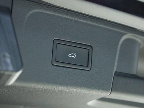 Used 2025 Volkswagen Atlas SE FWD image 48
