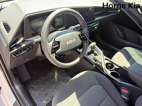 New 2026 Kia Niro LX FWD image 11