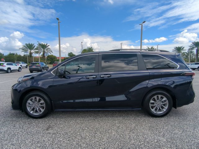 Certified 2025 Toyota Sienna XLE FWD image 7