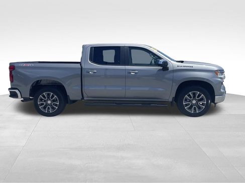 Used 2023 Chevrolet Silverado 1500 LT AWD/4WD image 2