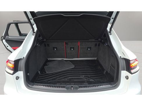 Used 2021 Porsche Macan S image 18