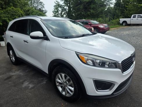 Used 2017 Kia Sorento FWD image 3