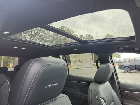 New 2026 Buick Enclave Avenir w/ Super Cruise Package image 11