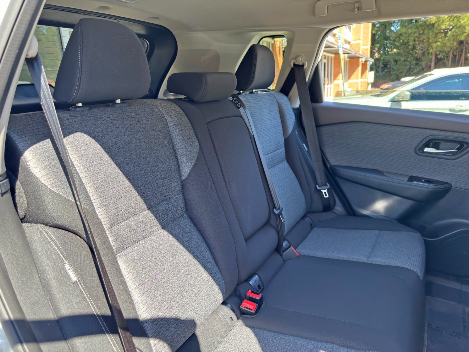 Used 2022 Nissan Rogue SV FWD image 33