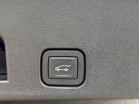 Used 2026 Chevrolet Traverse LT FWD image 36