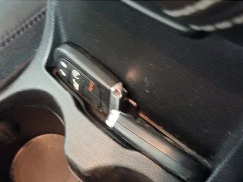 Used 2020 Jeep Cherokee Limited image 15