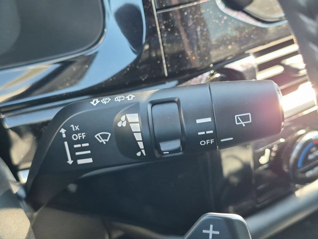 Used 2025 Nissan Pathfinder SL AWD/4WD image 21