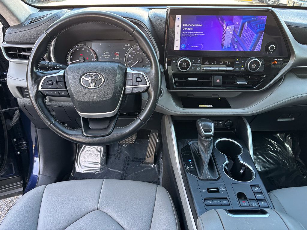 Used 2023 Toyota Highlander XLE AWD/4WD image 20