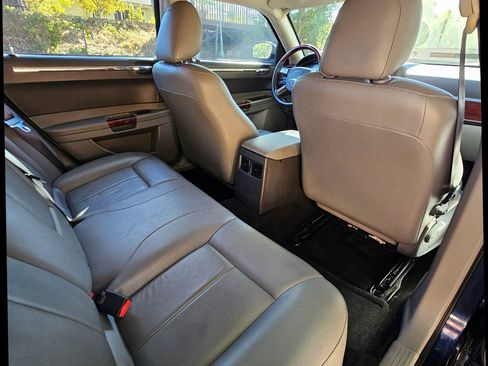Used 2005 Chrysler 300 Touring image 26